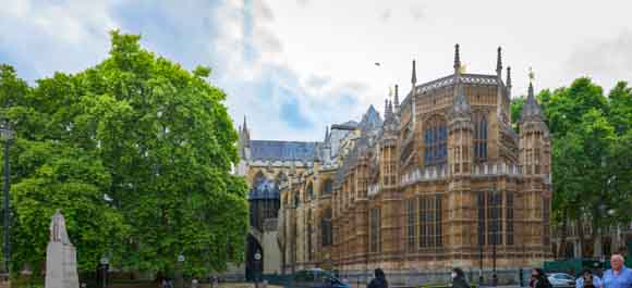 Westminster Abbey, Statue of George V